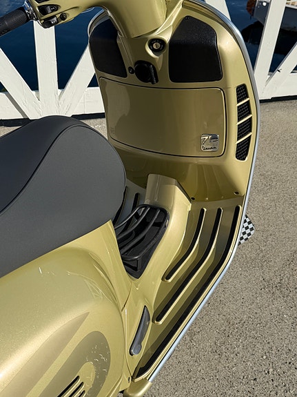 Vespa GTS 300 15 of 24