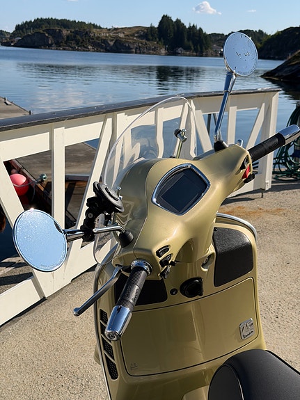 Vespa GTS 300 18 of 24