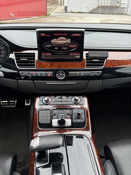 Audi A8 15 of 27