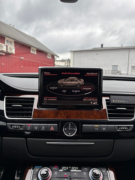 Audi A8 18 of 27