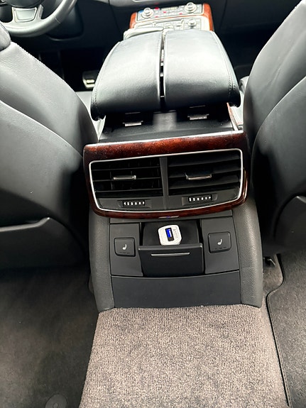 Audi A8 25 of 27