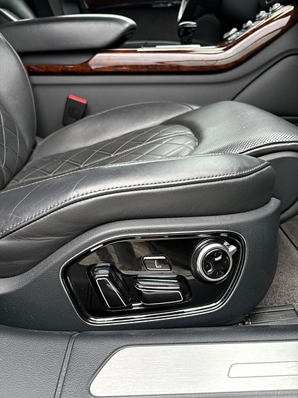 Audi A8 21 of 27