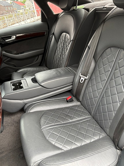 Audi A8 24 of 27