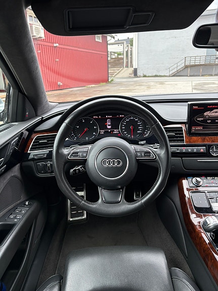 Audi A8 14 of 27