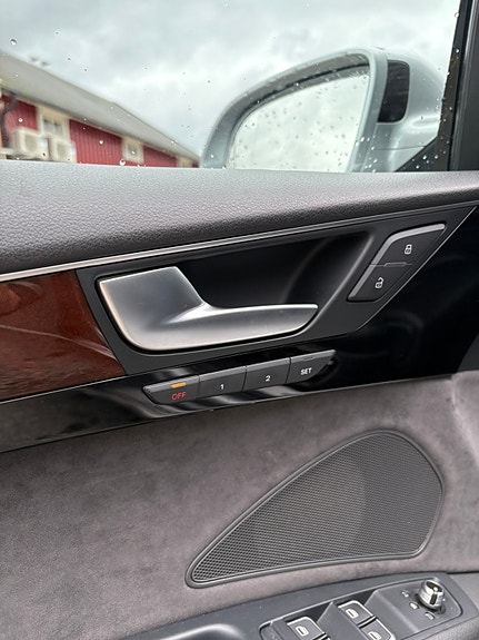 Audi A8 11 of 27