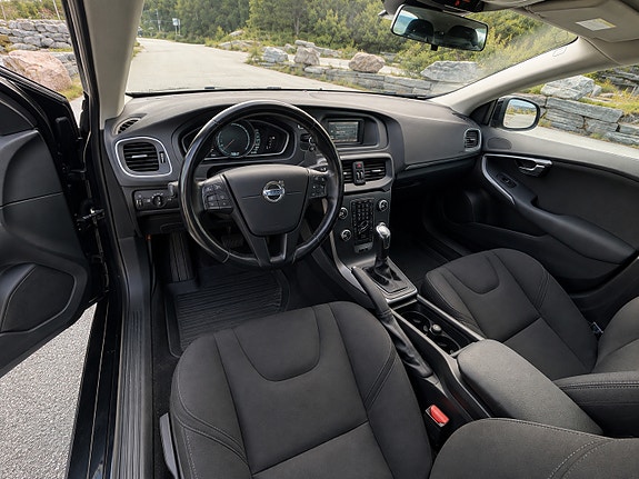 Volvo V40 13 of 16