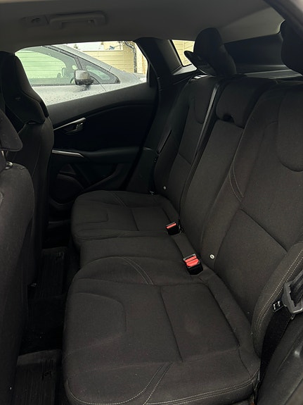 Volvo V40 14 of 16