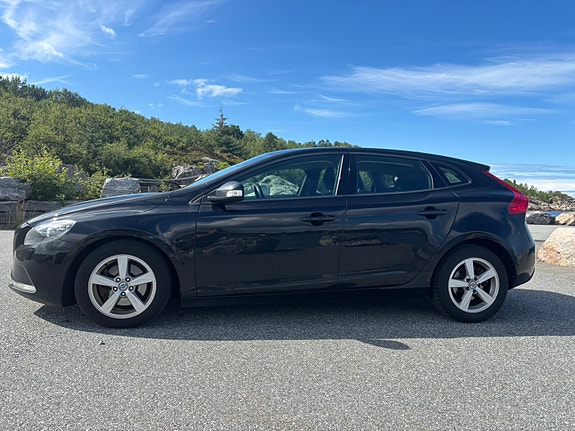 Volvo V40 4 of 16