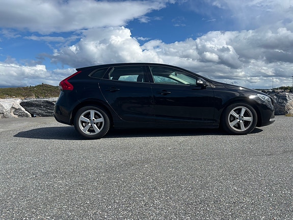 Volvo V40 9 of 16
