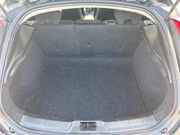 Volvo V40 11 of 16
