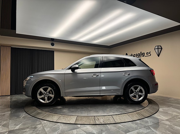 Audi Q5 2 of 30