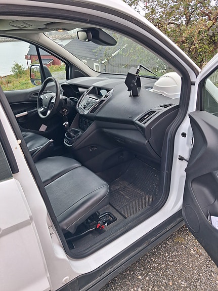 Ford Transit Connect 5 of 12