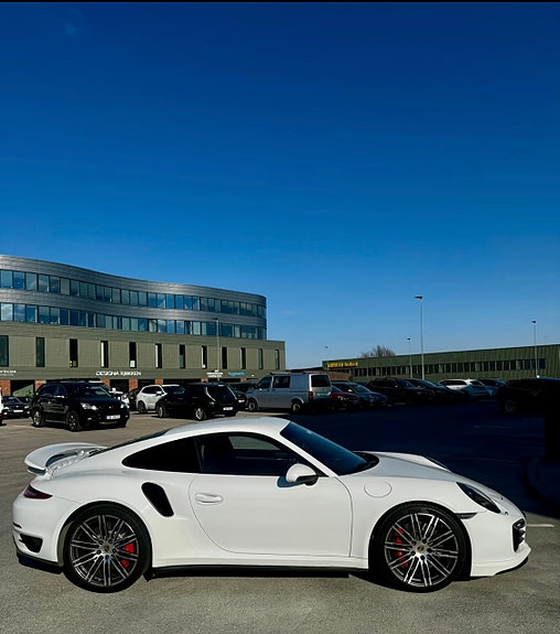 Porsche 911 Turbo 2 of 30