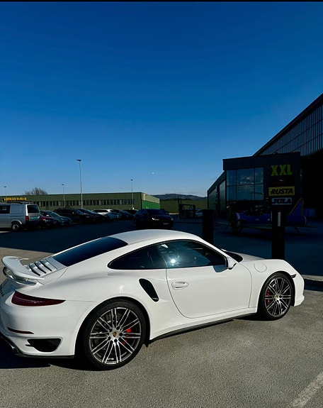 Porsche 911 Turbo 4 of 30