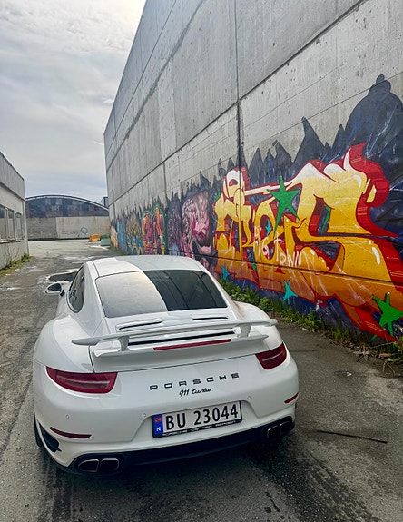 Porsche 911 Turbo 22 of 30
