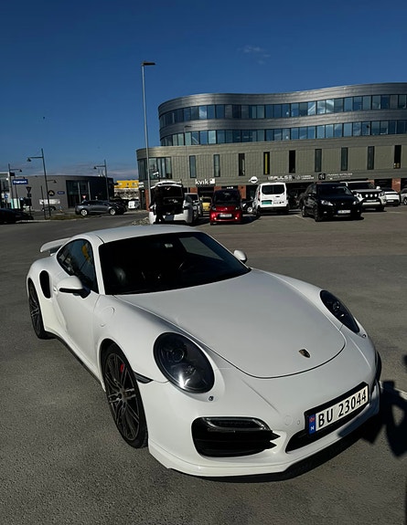 Porsche 911 Turbo 3 of 30