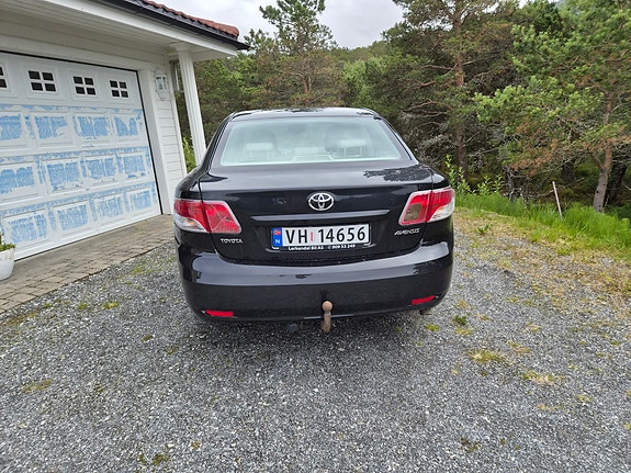 Toyota Avensis 8 of 17