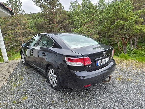 Toyota Avensis 4 of 17