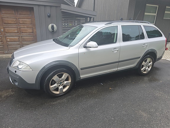 Skoda Octavia Scout 4 of 6