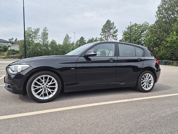 BMW 118i 2 of 5