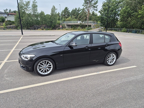 BMW 118i 3 of 5