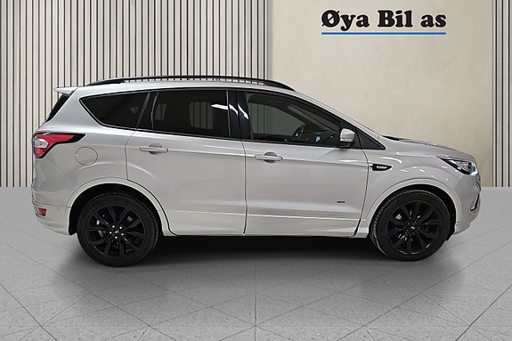Ford Kuga 3 of 30
