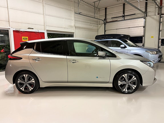 Nissan Leaf 3 of 30