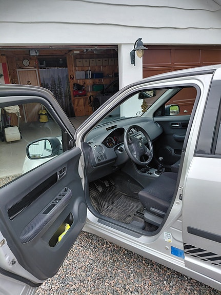 Suzuki Swift 3 of 12