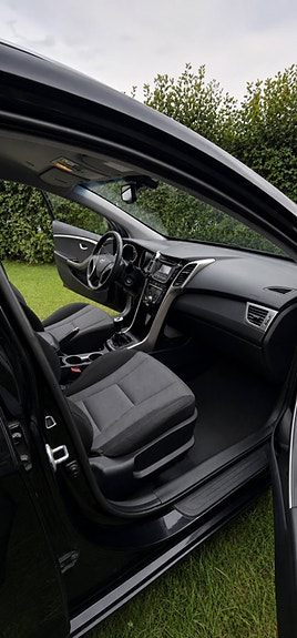 Hyundai i30 2 of 9
