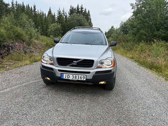 Volvo XC90 5 of 30