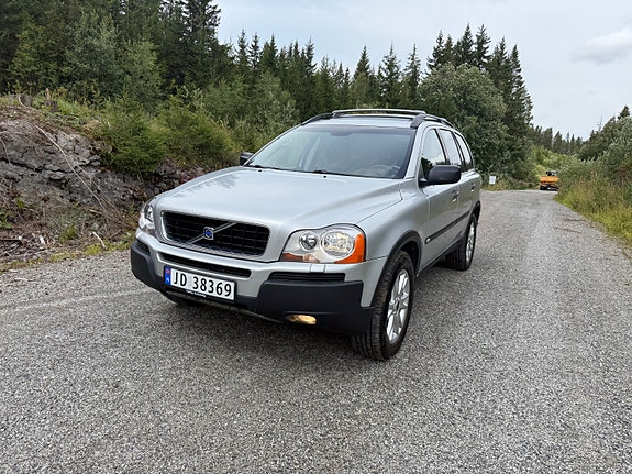 Volvo XC90 3 of 30