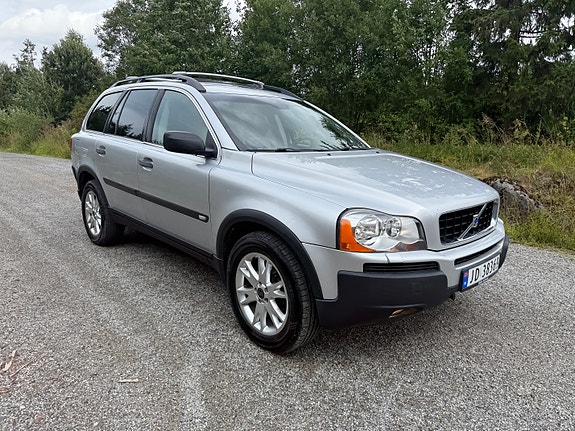 Volvo XC90 10 of 30