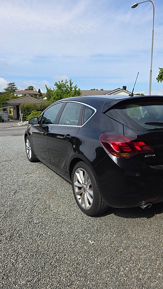 Opel Astra 2 of 17