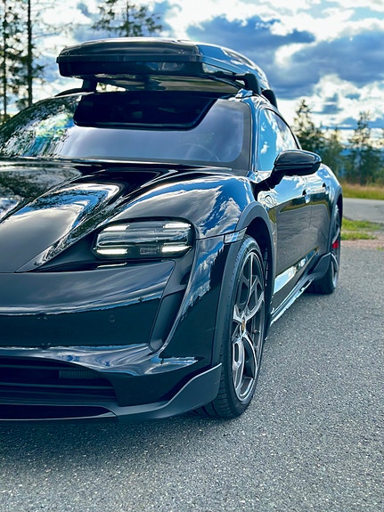Porsche Taycan 4 16 of 30