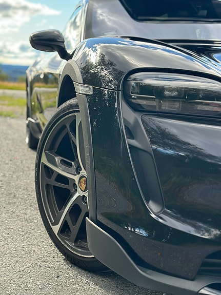 Porsche Taycan 4 7 of 30