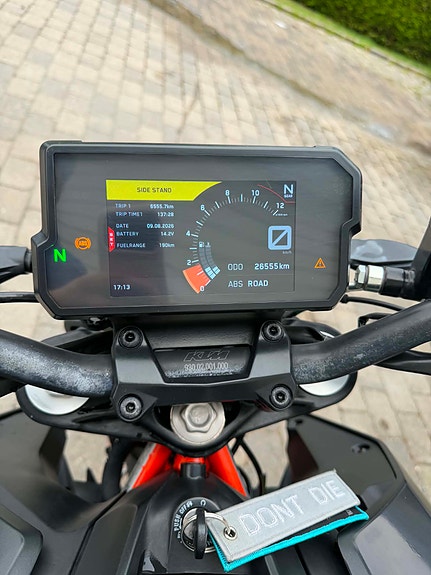 KTM 125 Duke 15 of 18