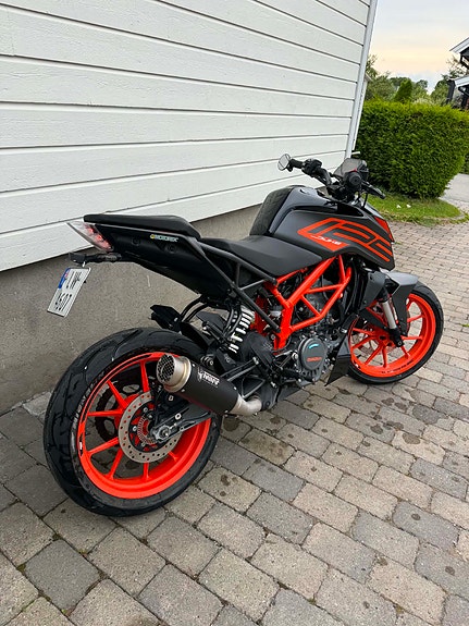 KTM 125 Duke 3 of 18