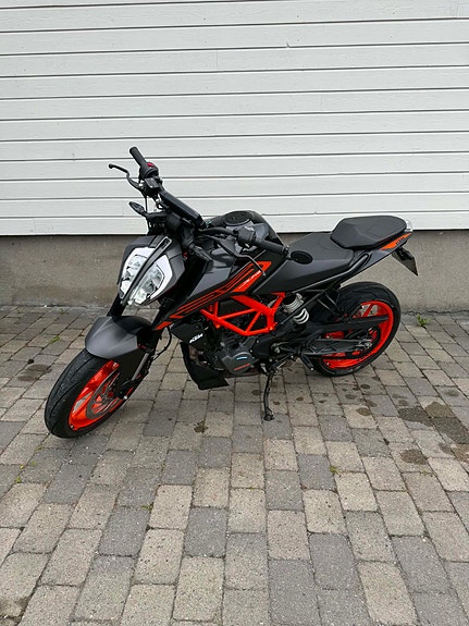 KTM 125 Duke 17 of 18