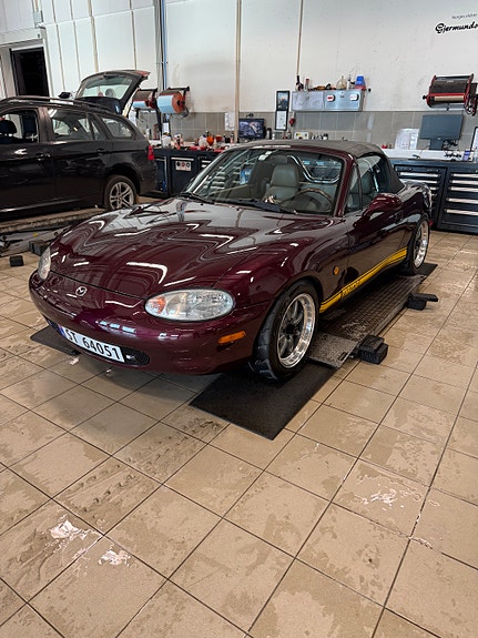 Mazda MX-5 2 of 15