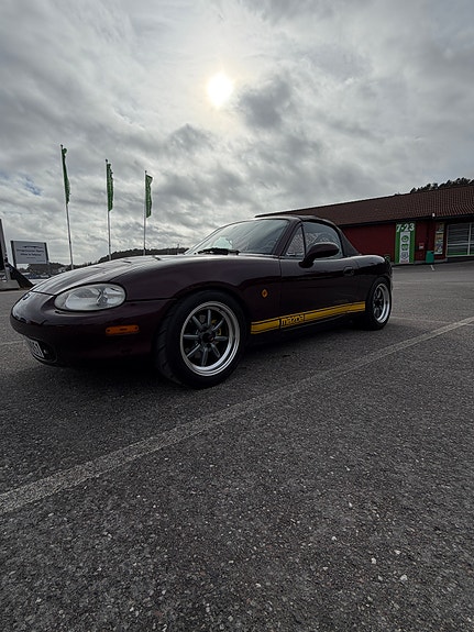 Mazda MX-5 4 of 15