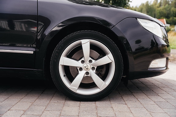 Skoda Superb 14 of 30