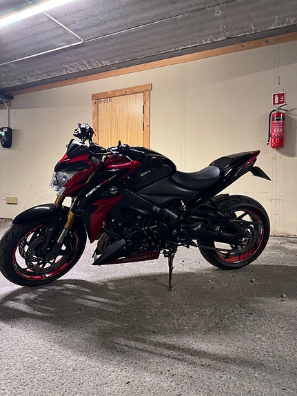 Suzuki GSX-S 1000 2 of 8