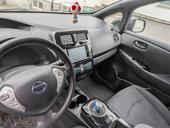 Nissan Leaf 4 of 9