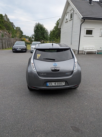 Nissan Leaf 6 of 9