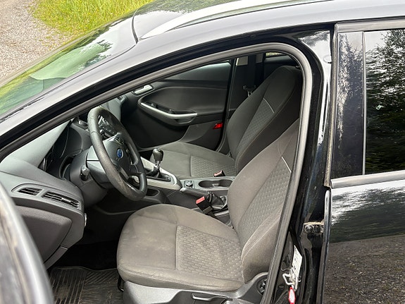 Ford Focus 10 of 24