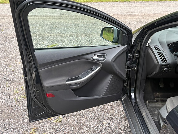 Ford Focus 9 of 24