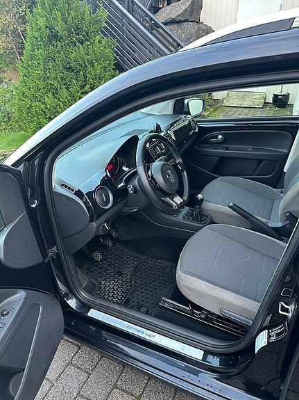 Volkswagen UP! 6 of 27