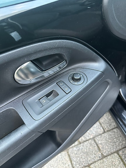 Volkswagen UP! 8 of 27