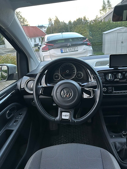 Volkswagen UP! 16 of 27