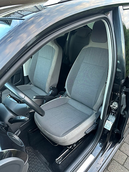 Volkswagen UP! 7 of 27